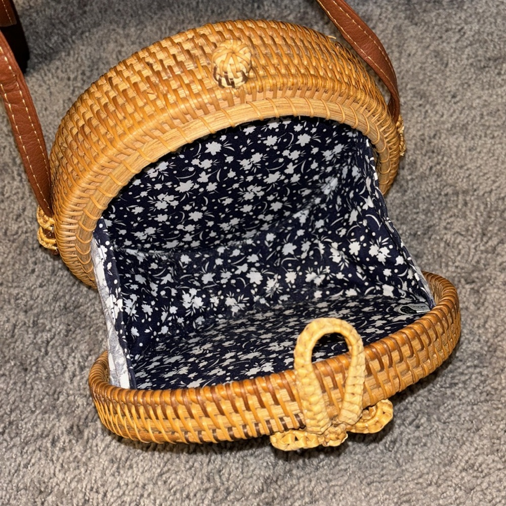 Round Rattan crossbody - Picture 2 of 3
